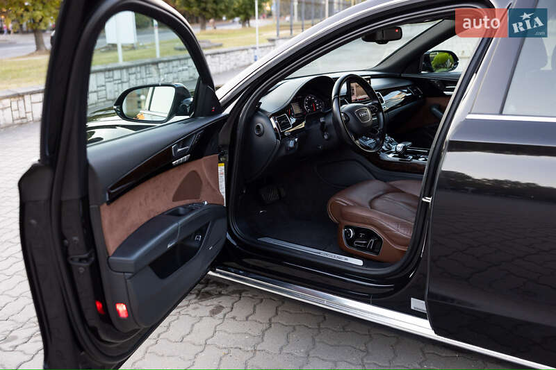 Седан Audi A8 2015 в Луцке
