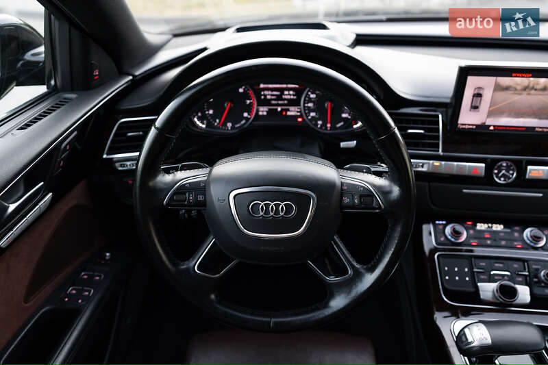 Седан Audi A8 2015 в Луцке