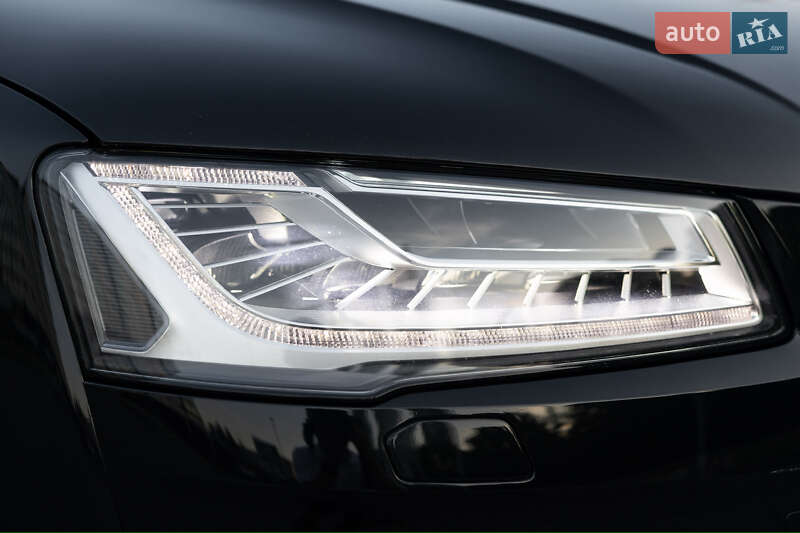 Седан Audi A8 2015 в Луцке