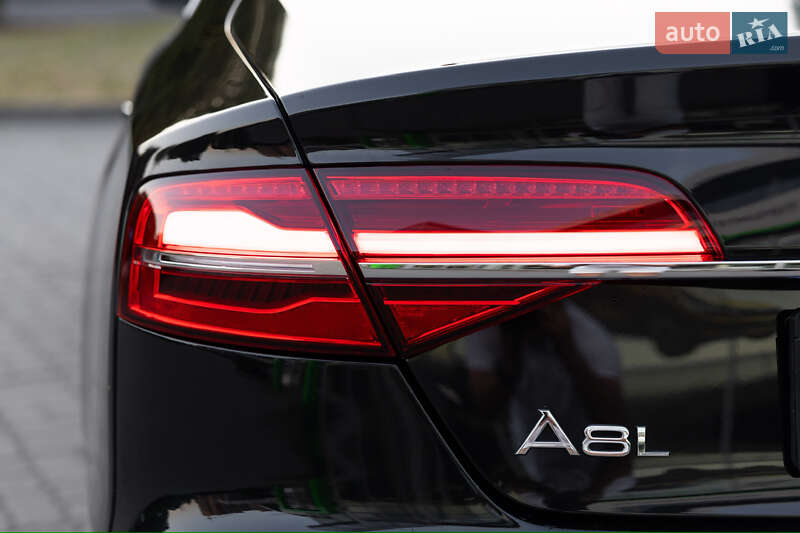 Седан Audi A8 2015 в Луцке