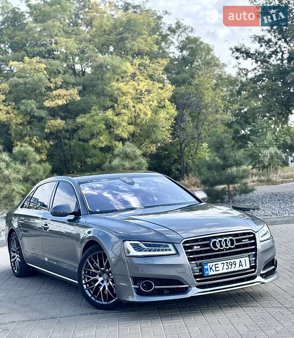 Седан Audi A8 2015 в Кам'янському