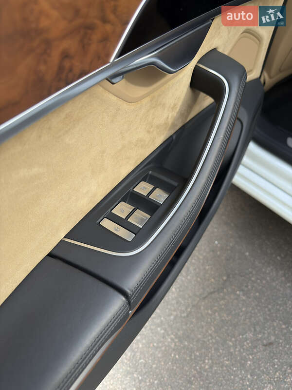 Седан Audi A8 2018 в Ровно