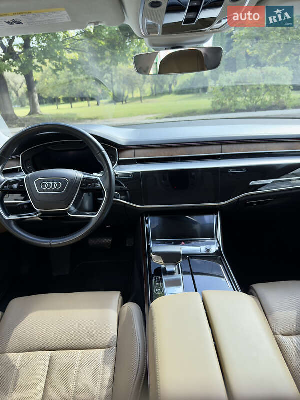 Седан Audi A8 2018 в Ровно
