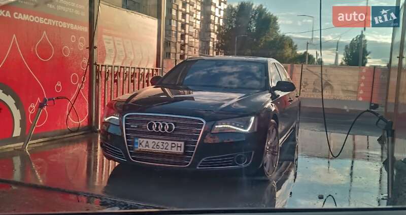 Седан Audi A8 2012 в 