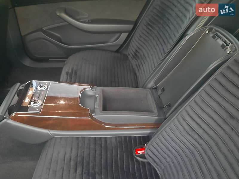 Седан Audi A8 2017 в Умани
