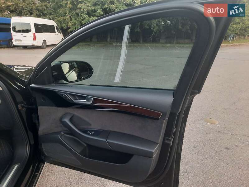 Седан Audi A8 2017 в Умани