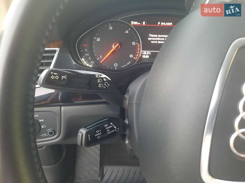 Седан Audi A8 2017 в Умани