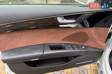Седан Audi A8 2016 в 