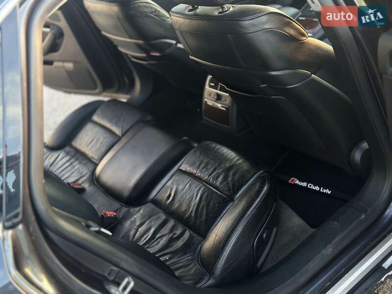 Седан Audi A8 2004 в Львові