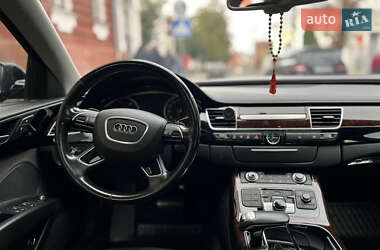 Седан Audi A8 2017 в 