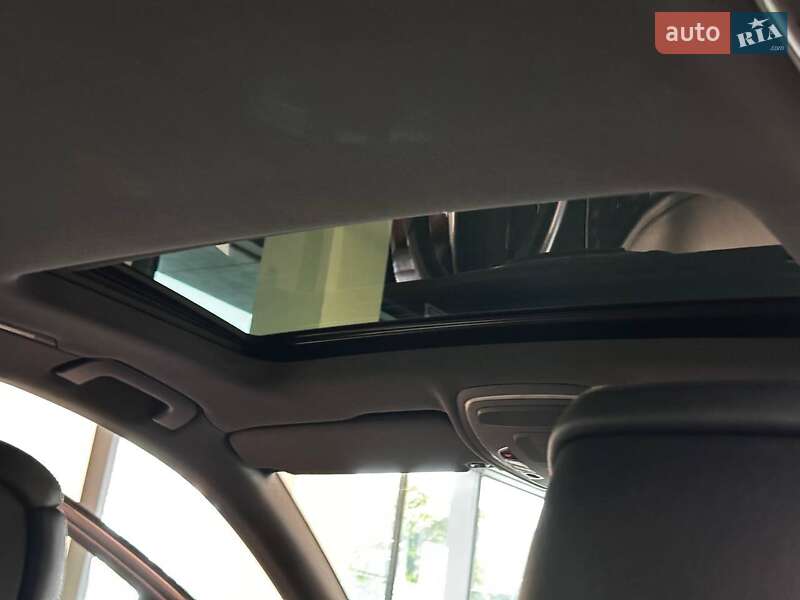 Седан Audi A8 2013 в Львові