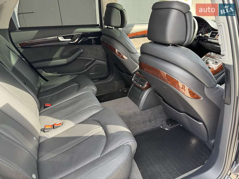 Седан Audi A8 2013 в 