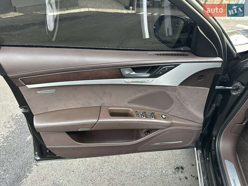 Седан Audi A8 2011 в Киеве