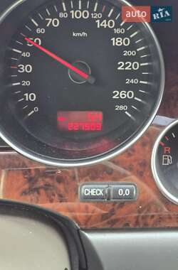 Седан Audi A8 2004 в 