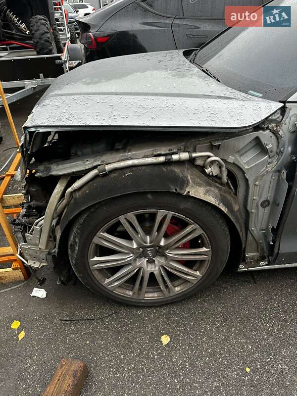 Седан Audi A8 2012 в Киеве