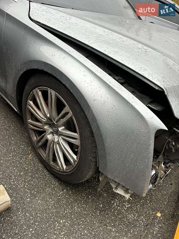 Седан Audi A8 2012 в Киеве