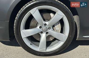 Седан Audi A8 2015 в 