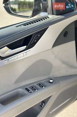 Седан Audi A8 2015 в 