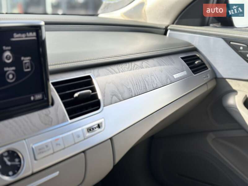 Седан Audi A8 2015 в Полтаве