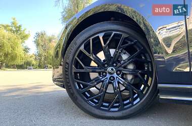 Седан Audi A8 2023 в 