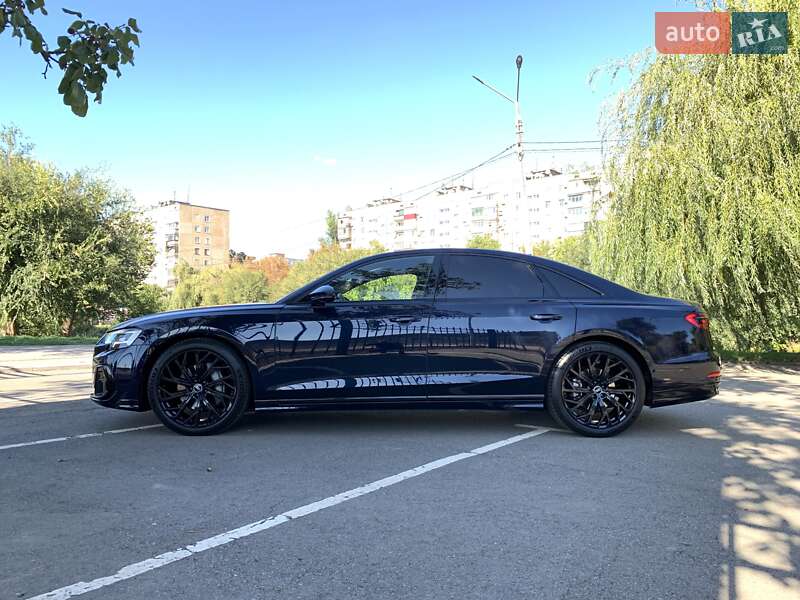 Седан Audi A8 2023 в Кривом Роге