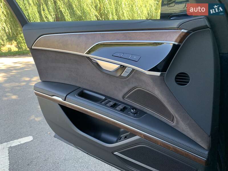 Седан Audi A8 2023 в Кривом Роге