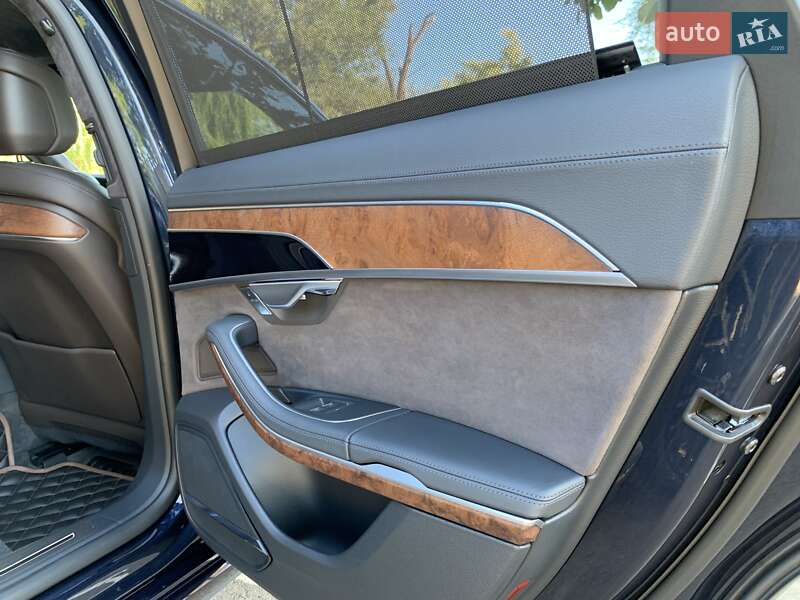 Седан Audi A8 2023 в Кривом Роге