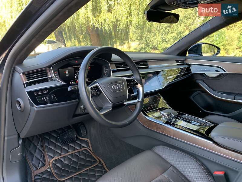 Седан Audi A8 2023 в Кривом Роге