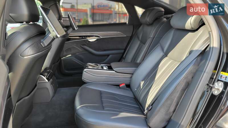 Седан Audi A8 2018 в Хмельницькому