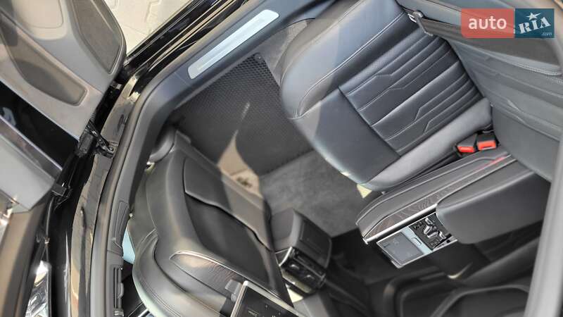 Седан Audi A8 2018 в Хмельницькому