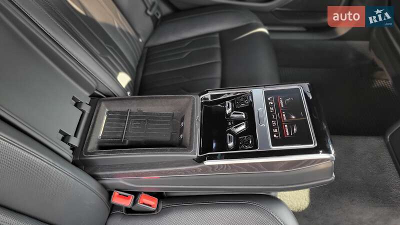 Седан Audi A8 2018 в Хмельницькому