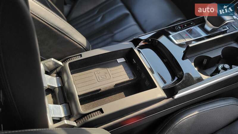 Седан Audi A8 2018 в Хмельницькому
