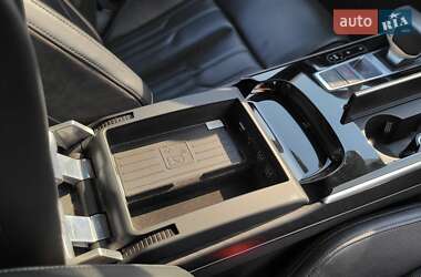 Седан Audi A8 2018 в 