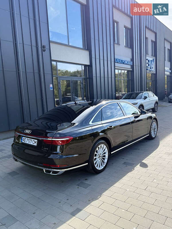 Седан Audi A8 2021 в Дніпрі
