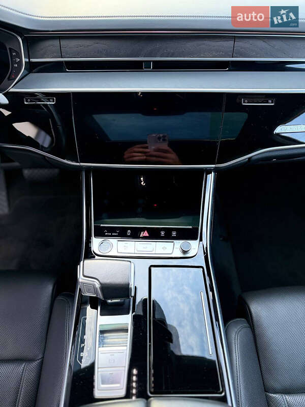Седан Audi A8 2021 в Дніпрі