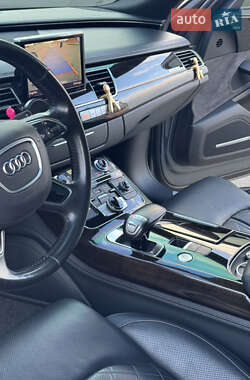 Седан Audi A8 2016 в 