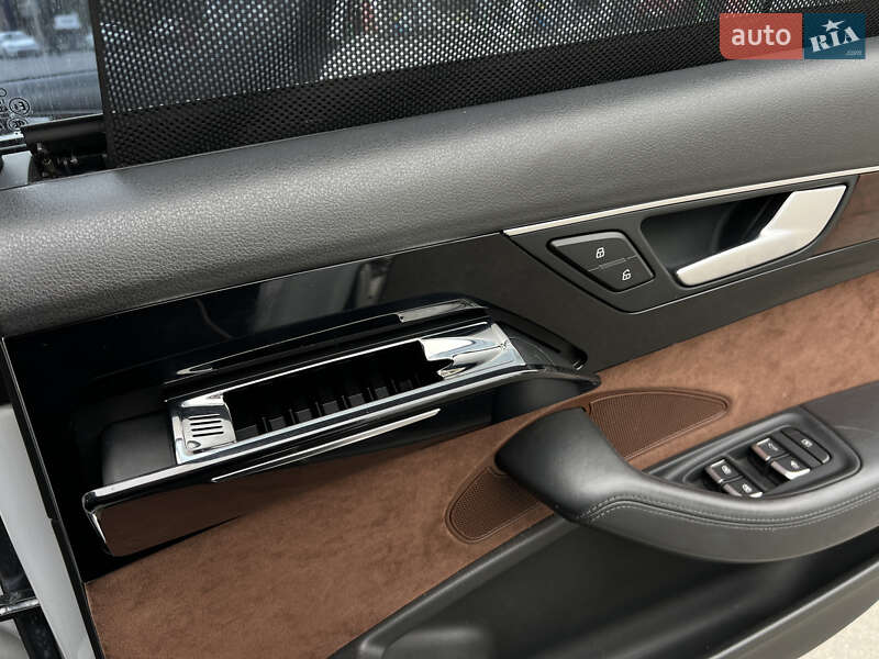 Седан Audi A8 2012 в Киеве