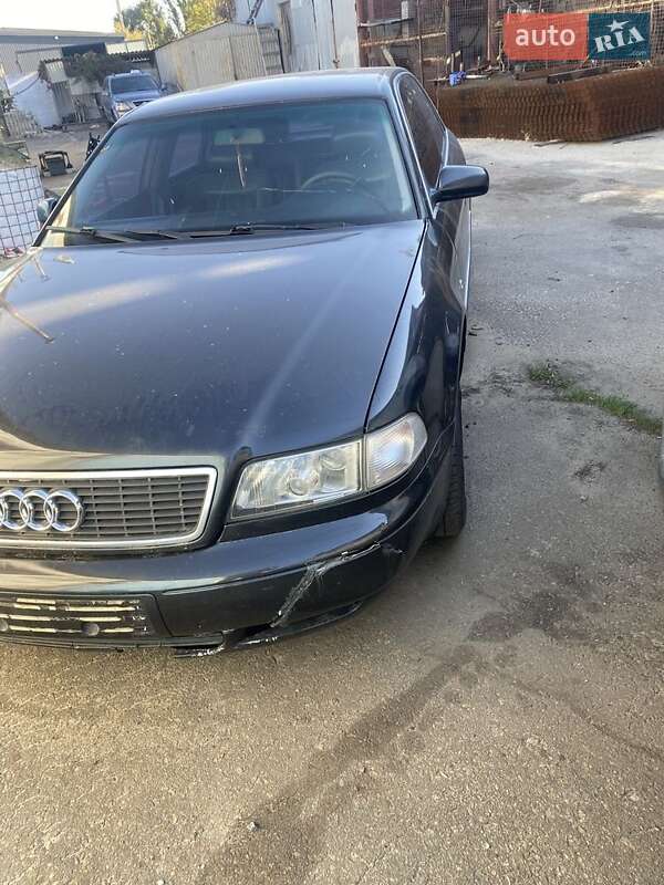 Седан Audi A8 1998 в Синельниково