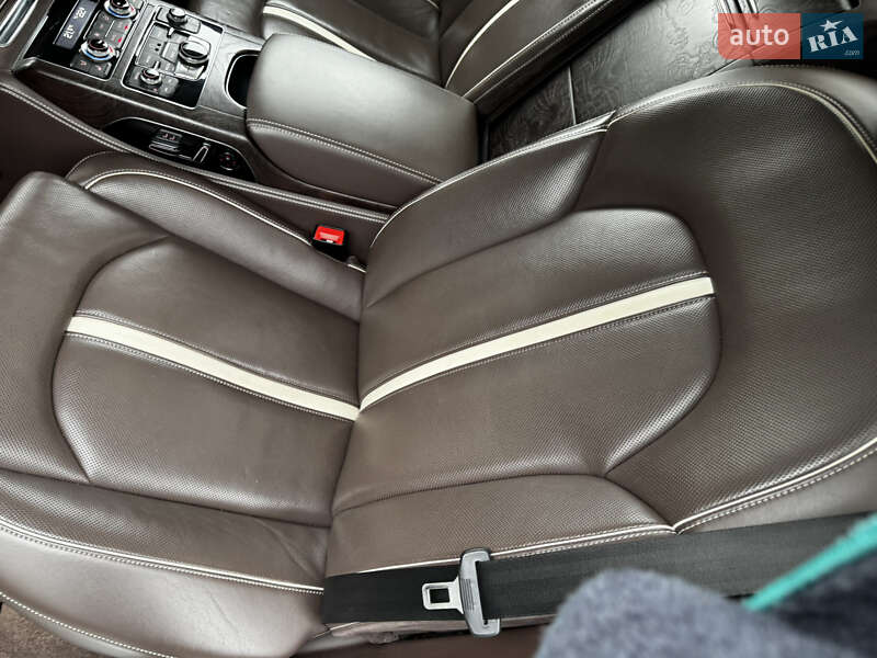 Седан Audi A8 2011 в Києві