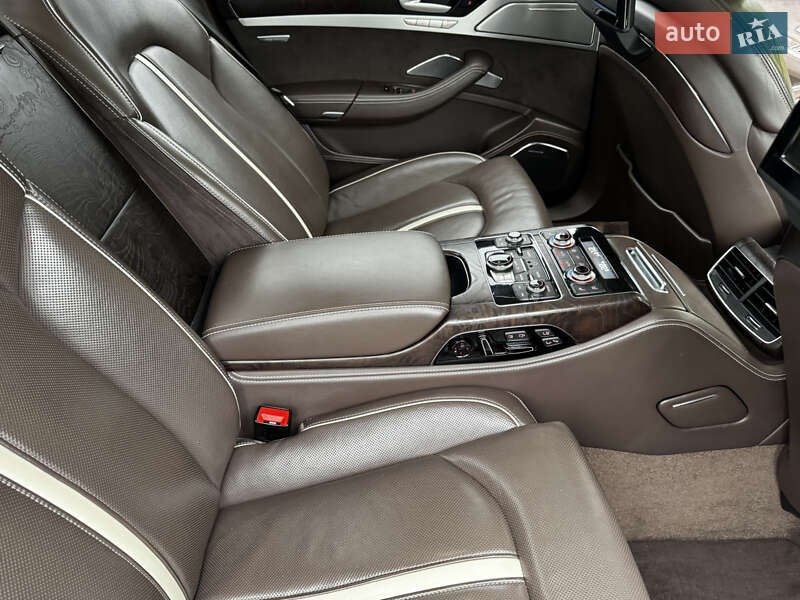 Седан Audi A8 2011 в Києві