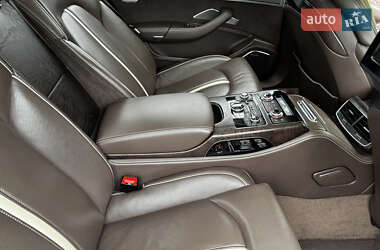Седан Audi A8 2011 в 