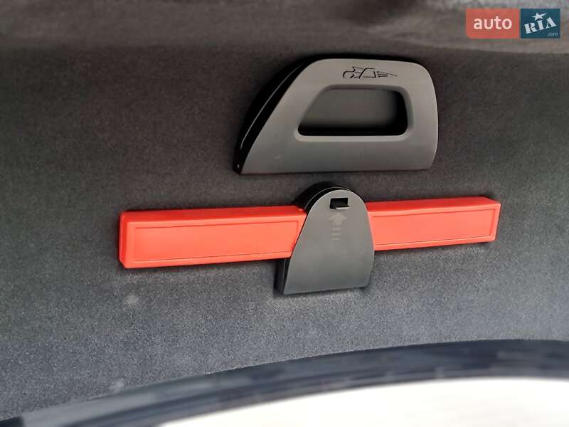 Седан Audi A8 2014 в Києві