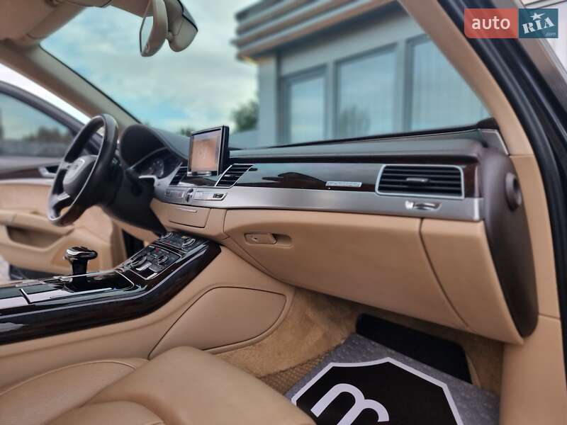 Седан Audi A8 2014 в Києві