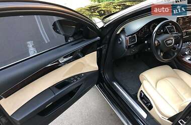 Седан Audi A8 2011 в 
