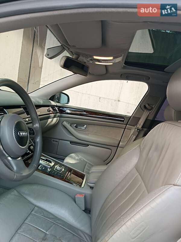 Седан Audi A8 2003 в Буче