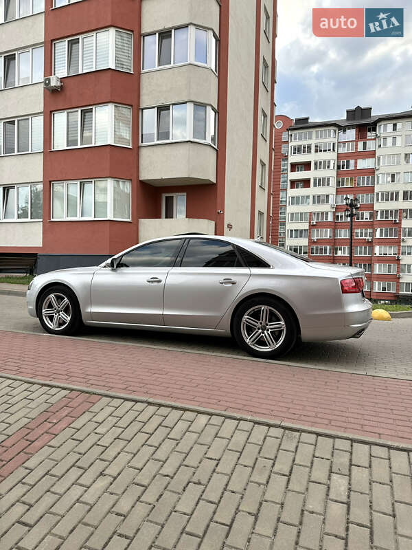 Седан Audi A8 2012 в Вараші