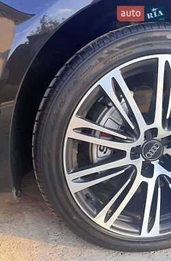 Седан Audi A8 2012 в Иваничах