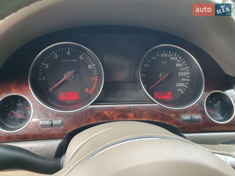 Седан Audi A8 2004 в Хмельницком