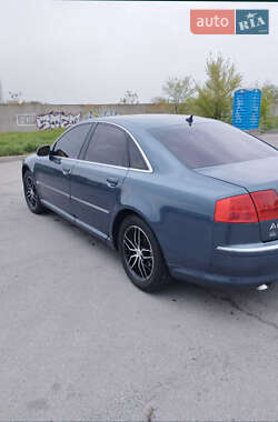 Седан Audi A8 2004 в 