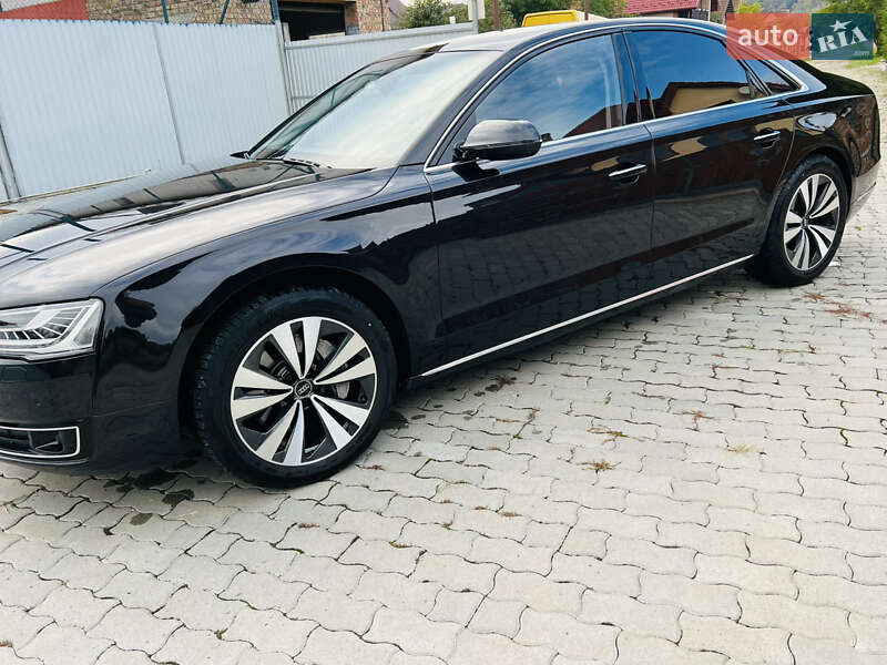 Седан Audi A8 2014 в Надвірній